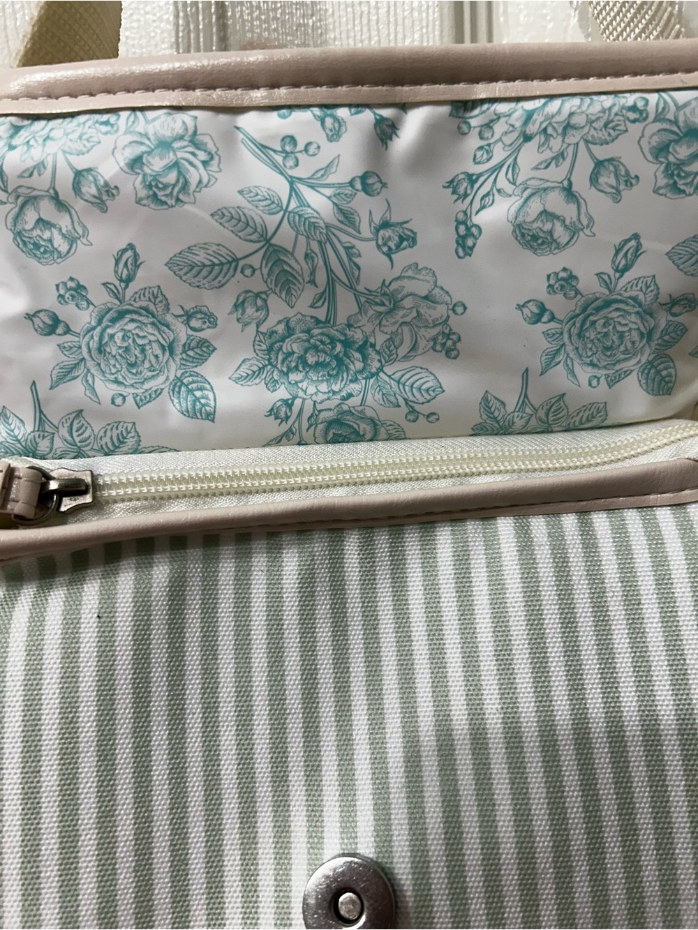 Cooler Bag in Light Green Strip - Picture 3 of 6
